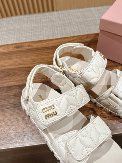 𝐌𝐈*𝐌𝐈* New sandals