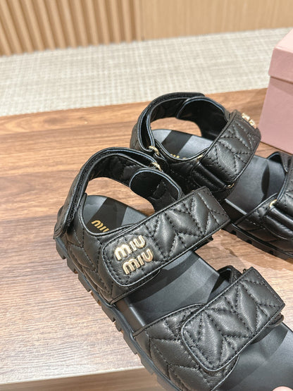 𝐌𝐈*𝐌𝐈* New sandals