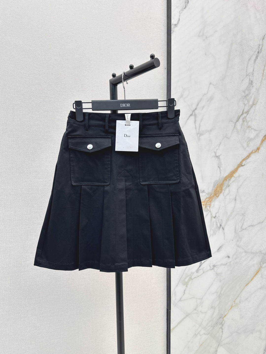 CD 25fw pleated skirt