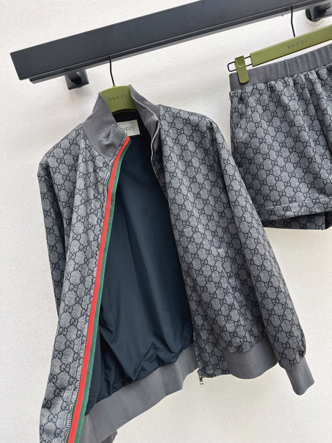 Guc 25fw sports suit