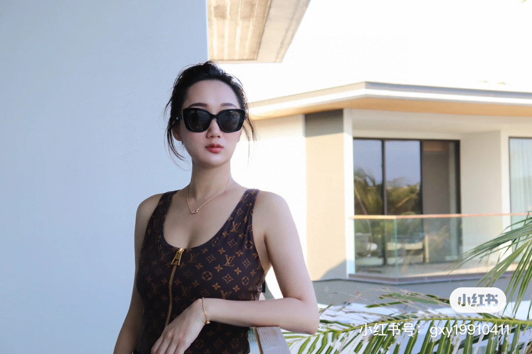 New style L swimsuit