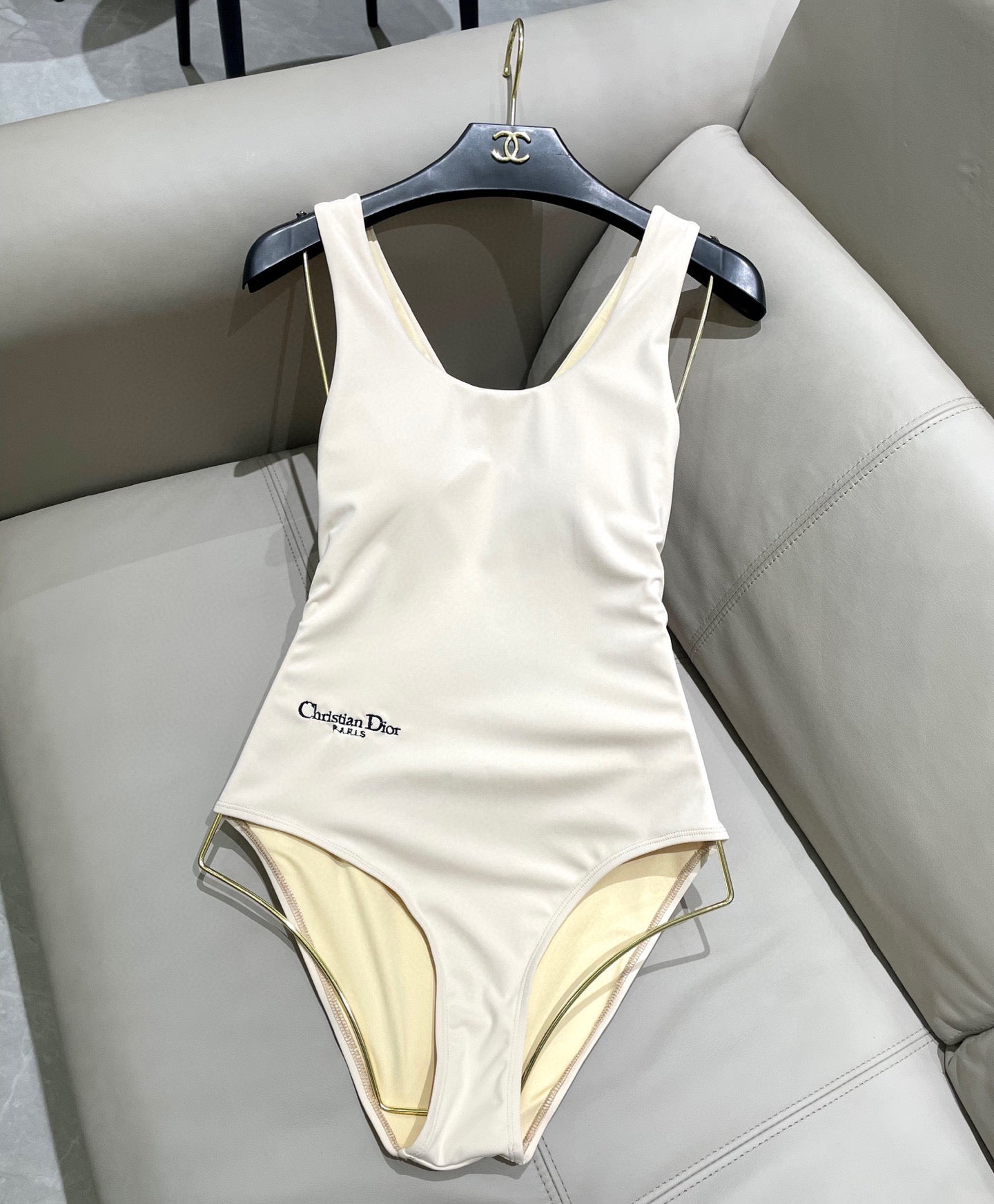 New style L swimsuit