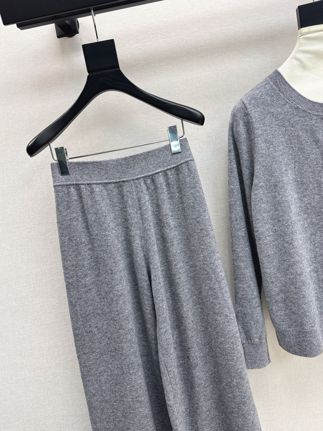 CD New embroidered cardigan set