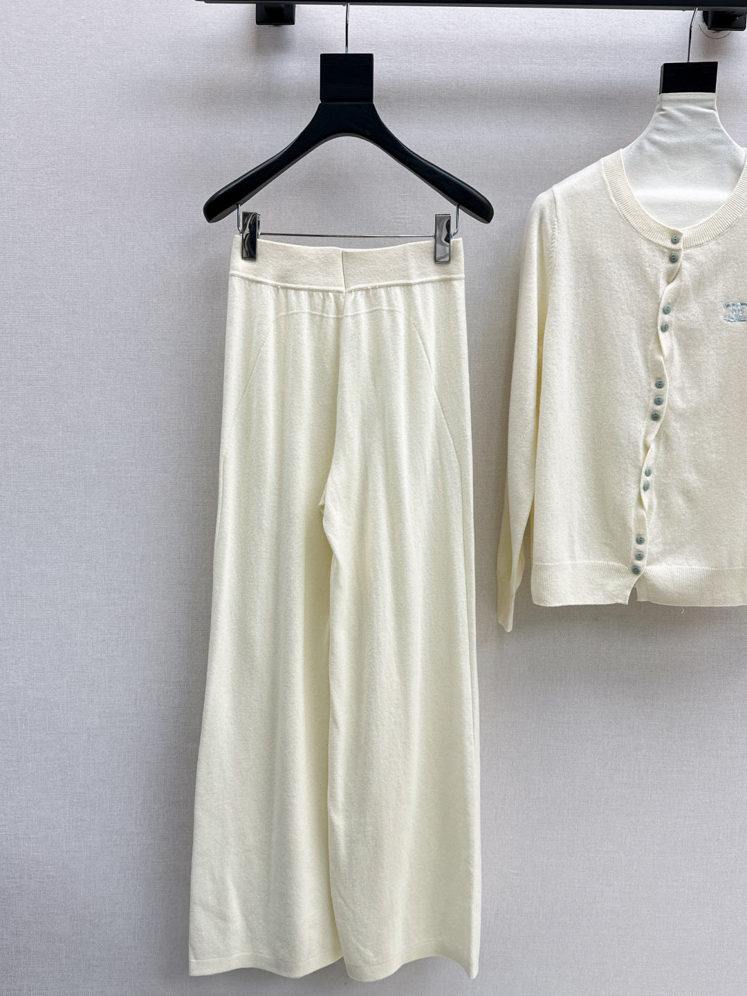 CD New embroidered cardigan set