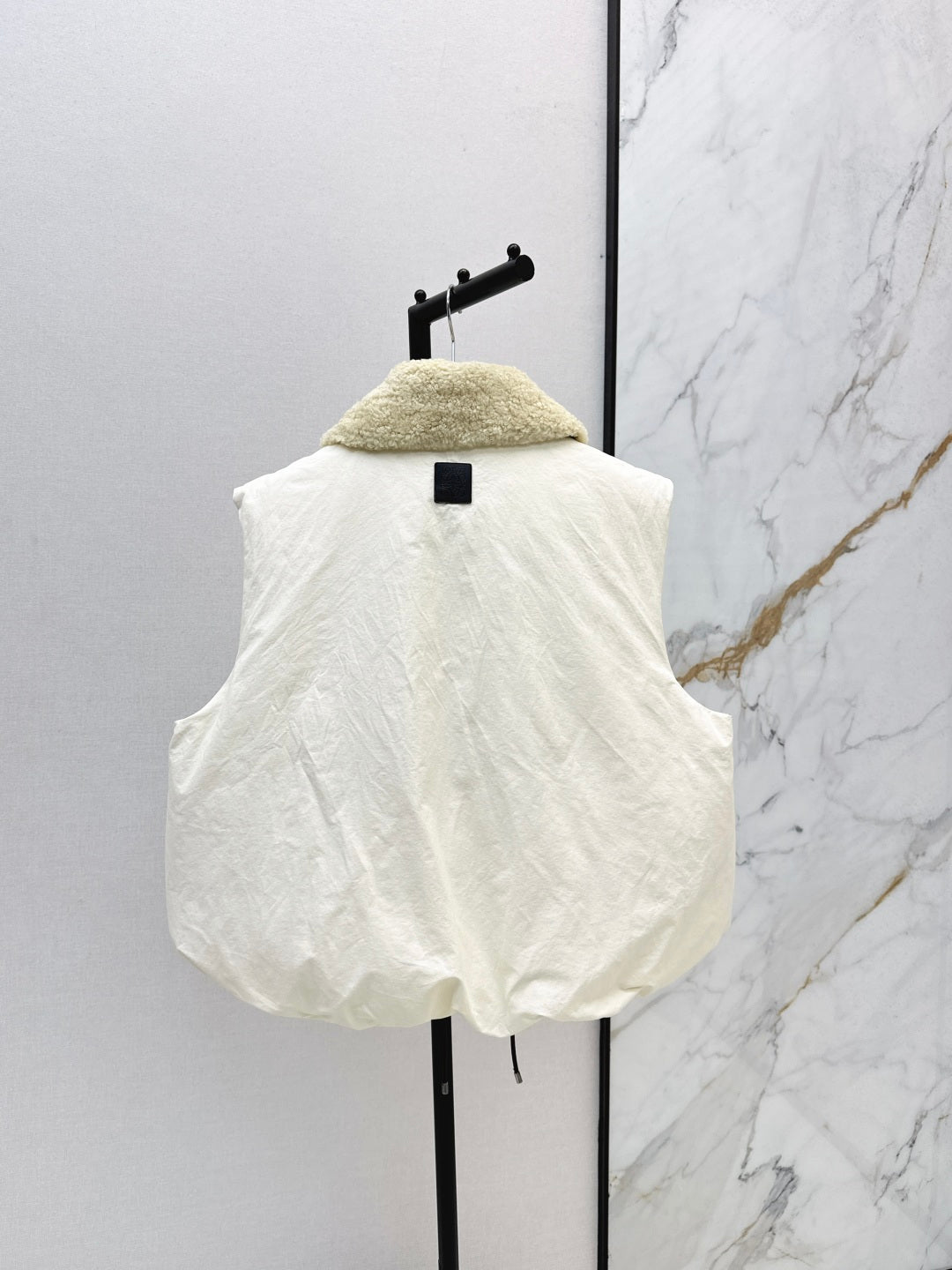 Loe New Vest down jacket