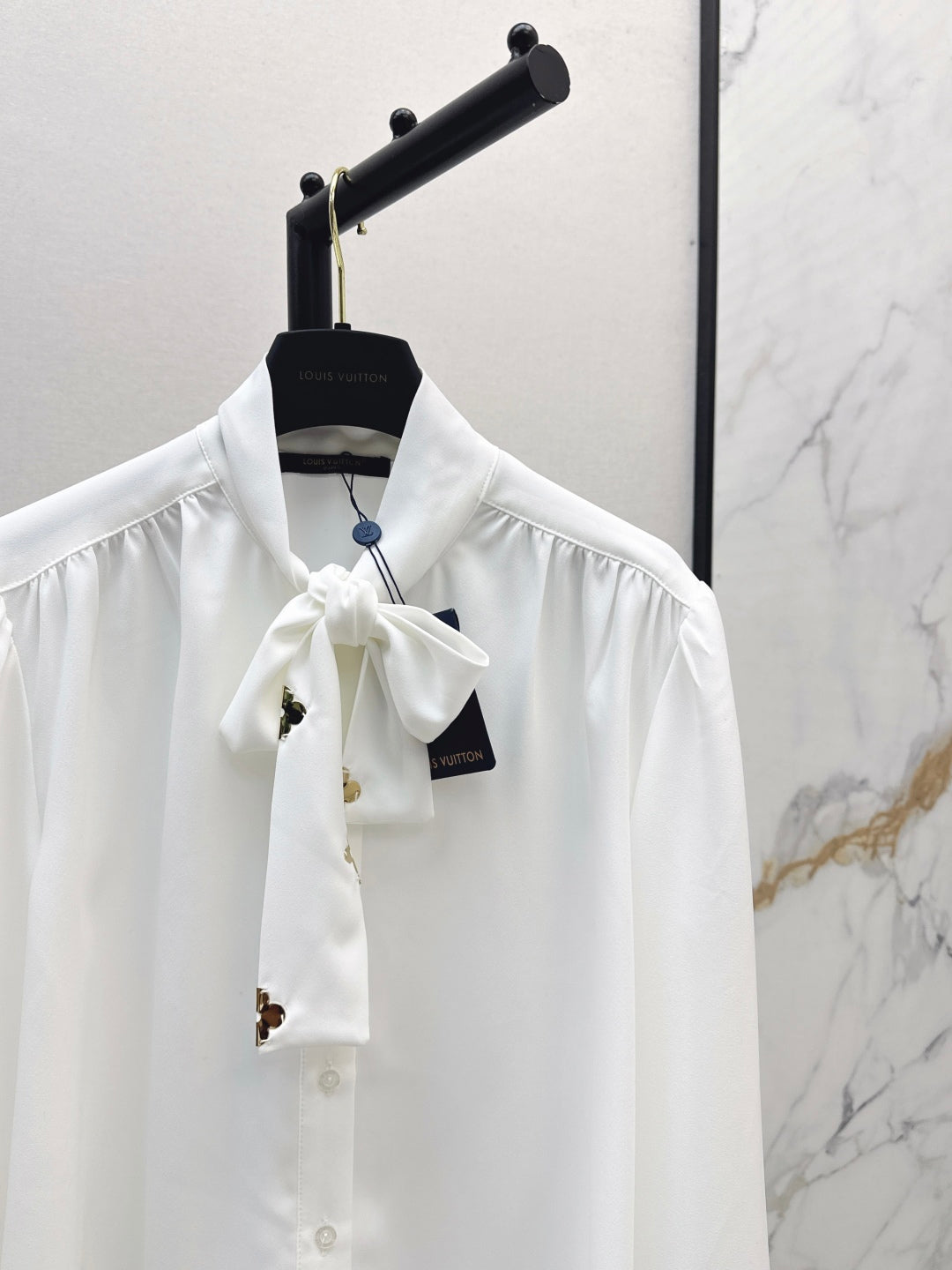 Louis  New ribbon shirt