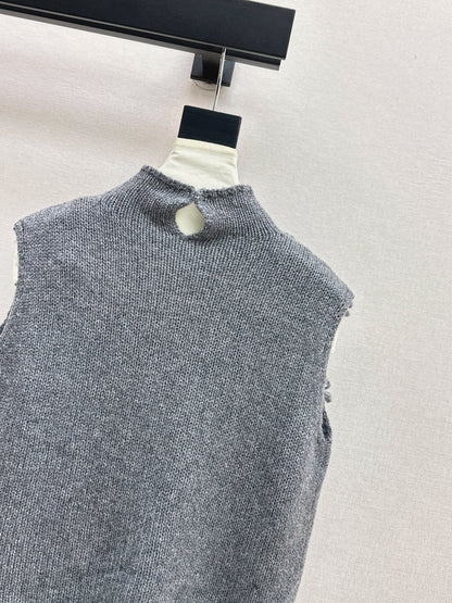 Chan  New knitted vest