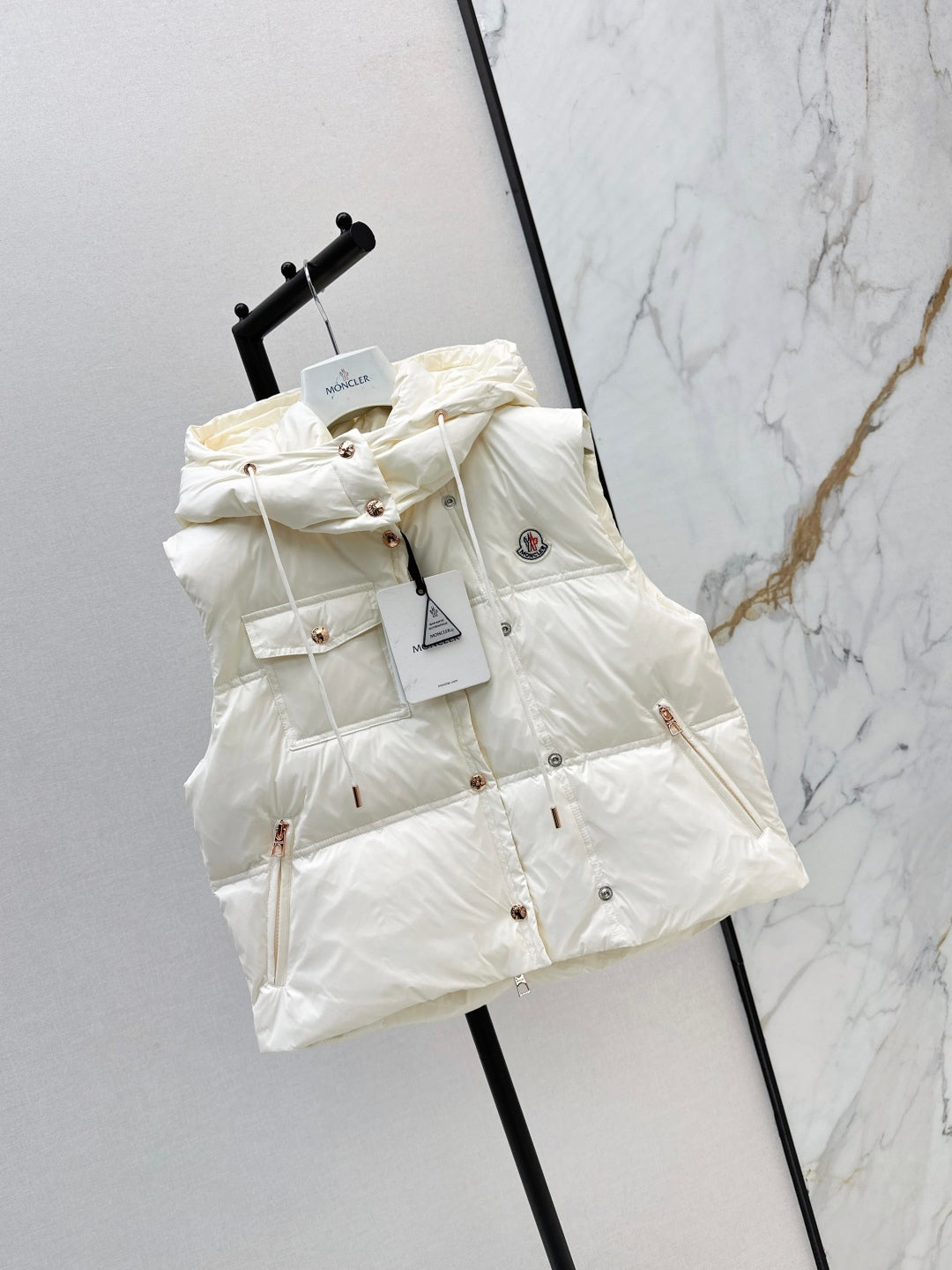 Monc  New Short stand collar down vest