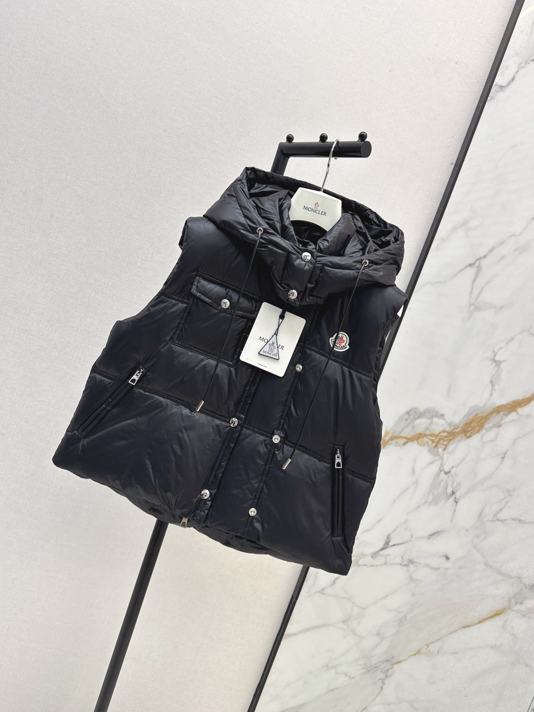 Monc  New Short stand collar down vest