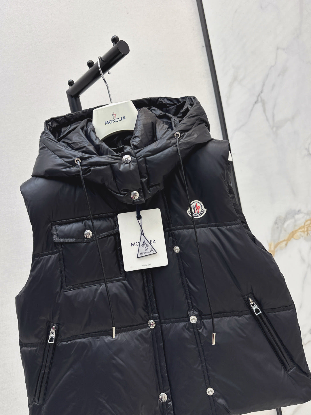 Monc  New Short stand collar down vest