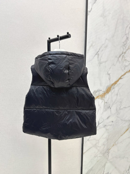 Monc  New Short stand collar down vest