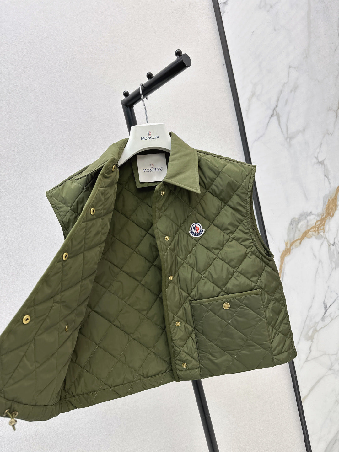 Monc  New Diamond-patterned lightweight lapel padded vest