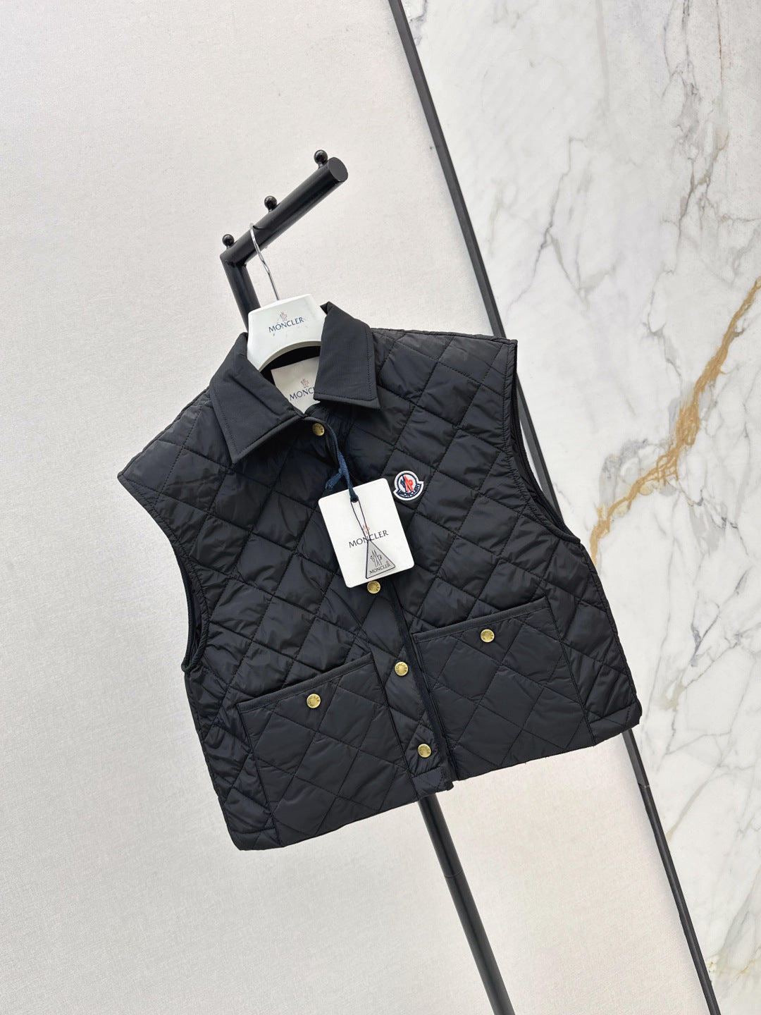 Monc  New Diamond-patterned lightweight lapel padded vest