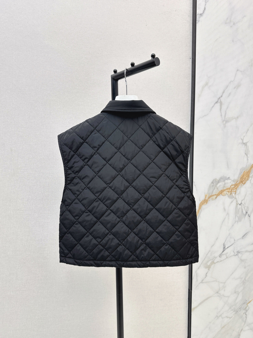 Monc  New Diamond-patterned lightweight lapel padded vest
