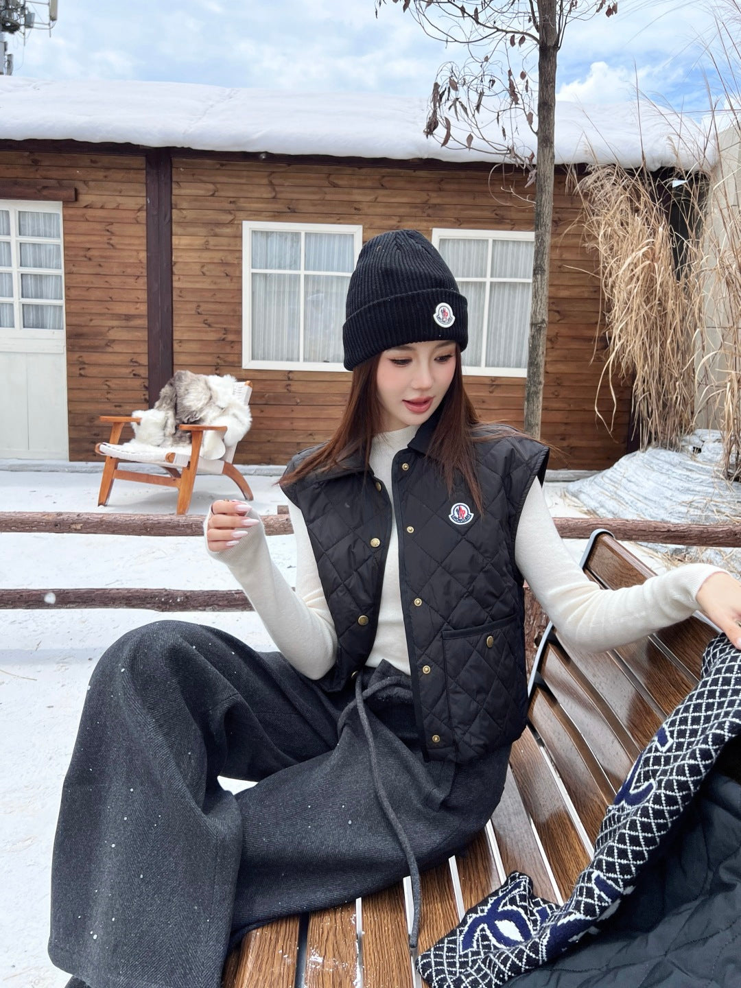 Monc  New Diamond-patterned lightweight lapel padded vest