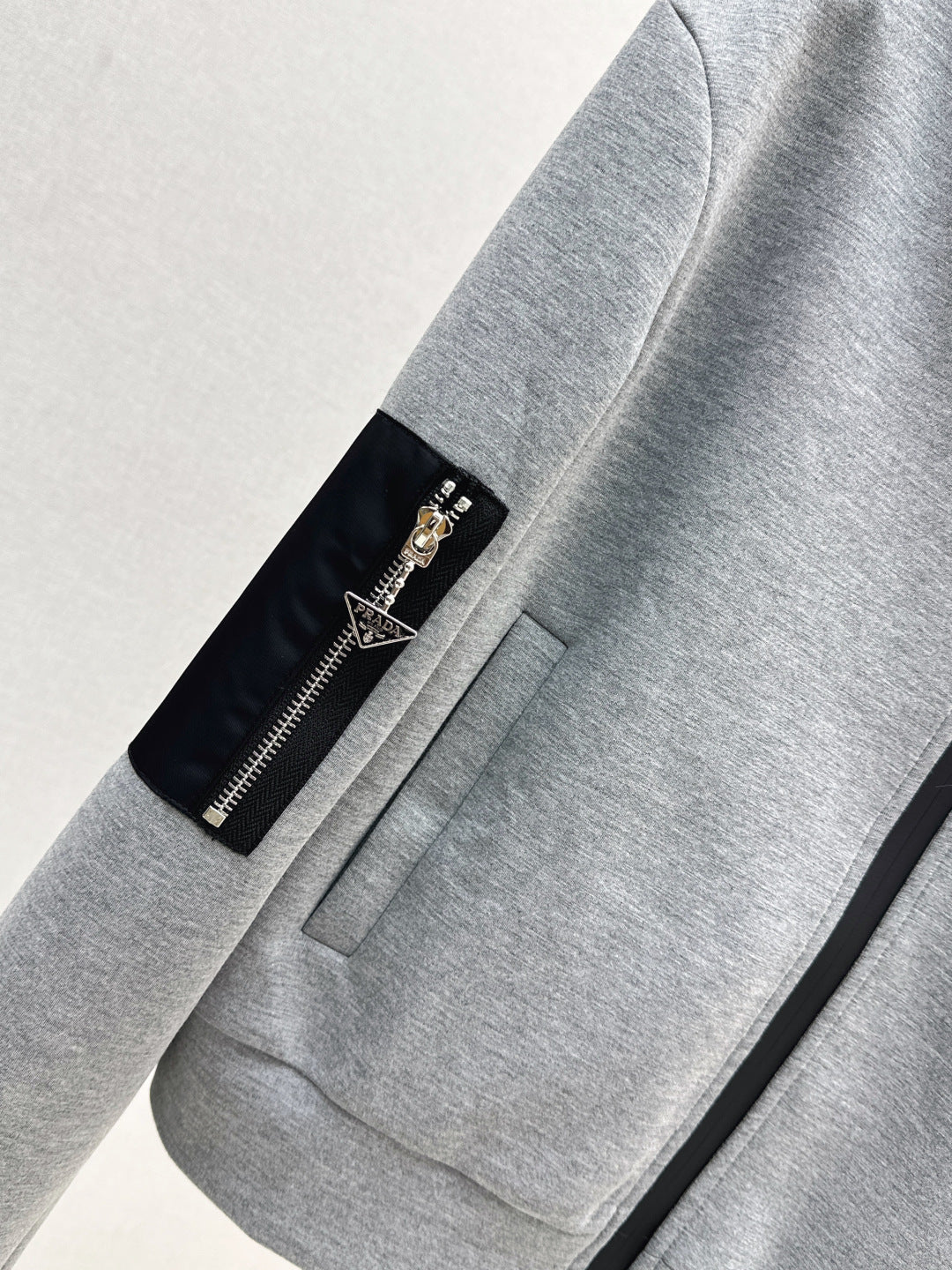 Pra  New Hooded zip-up jacket