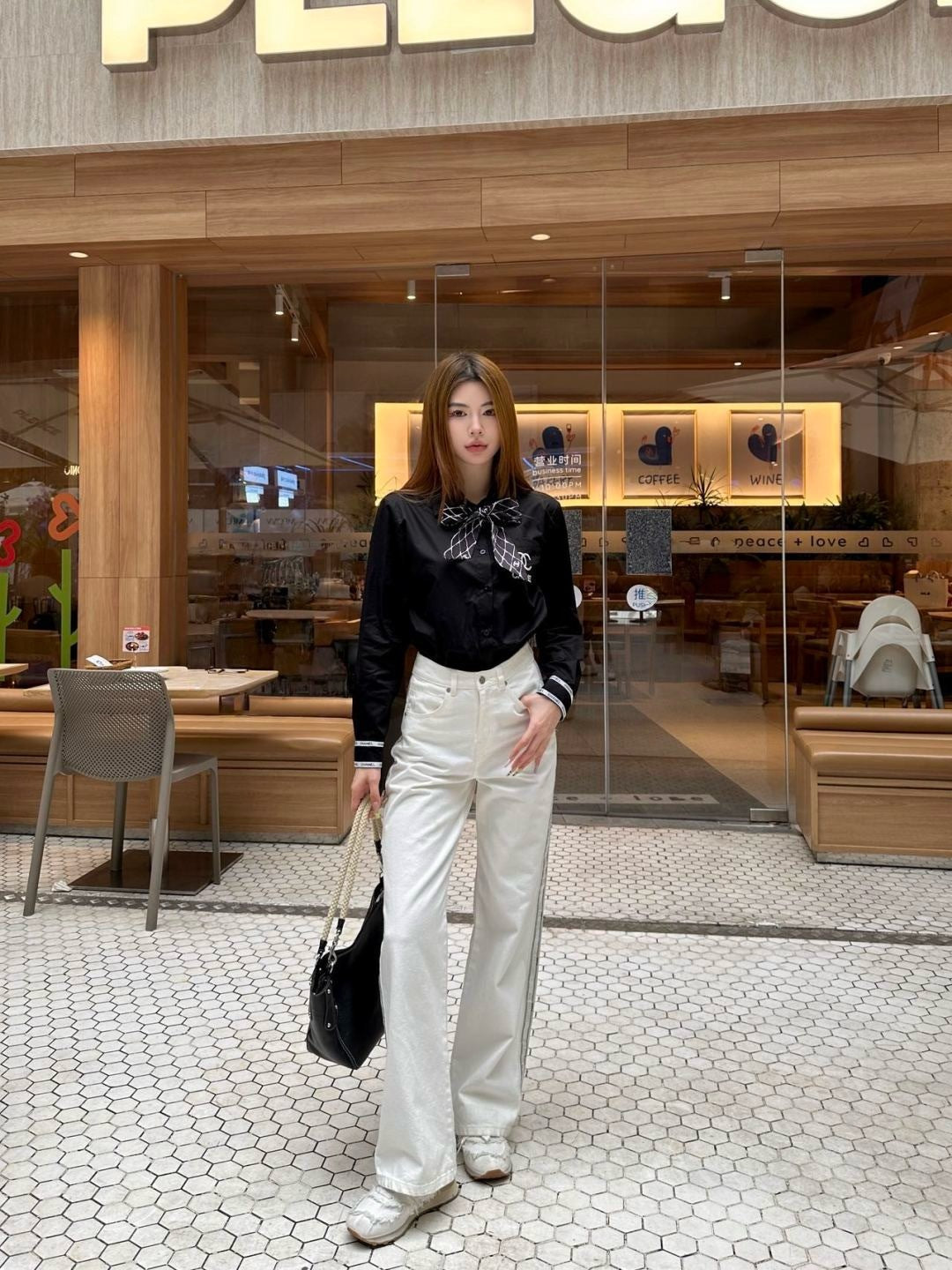 Chan New scarf-decorated shirt