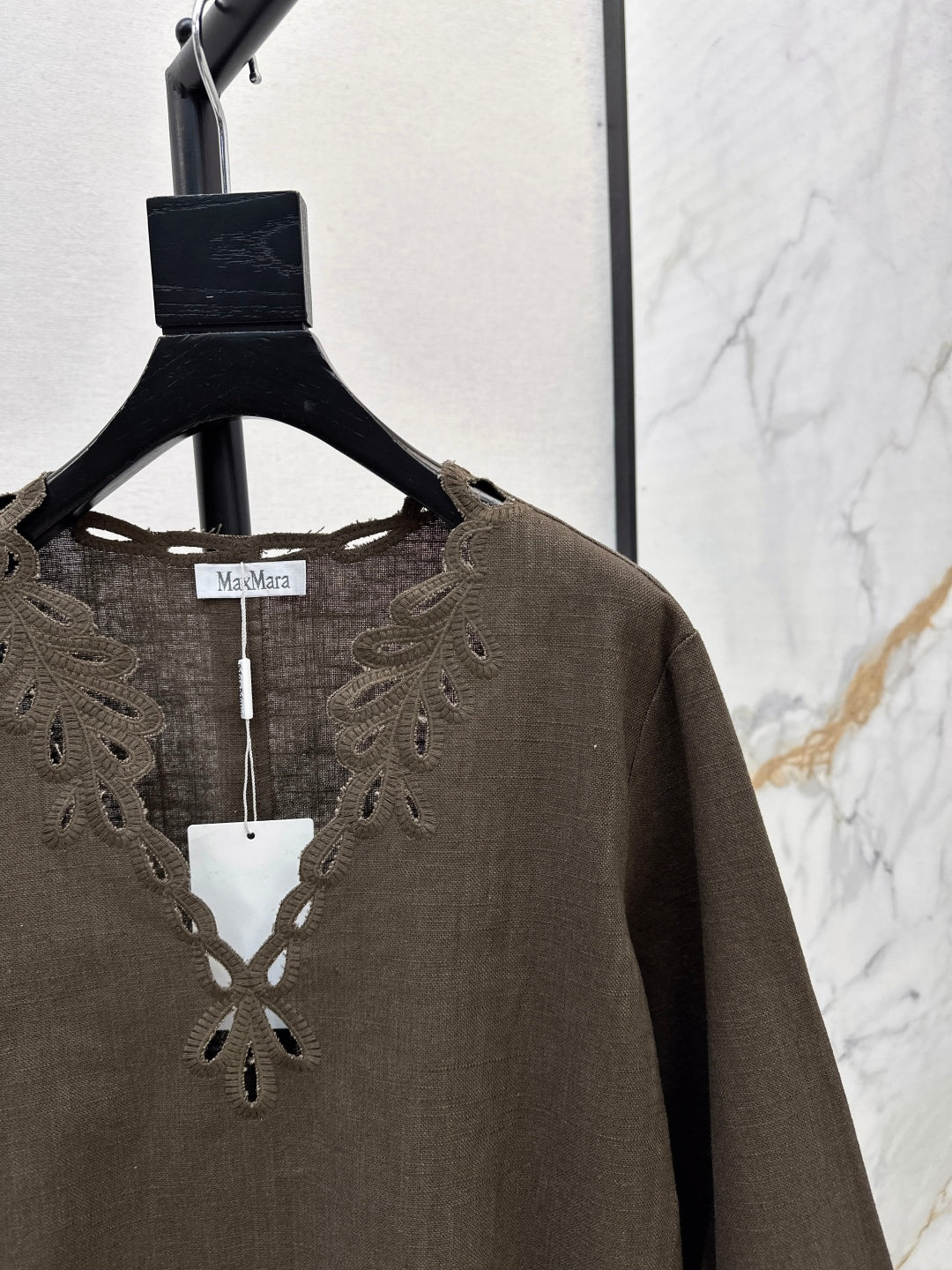 Max New embroidery suit