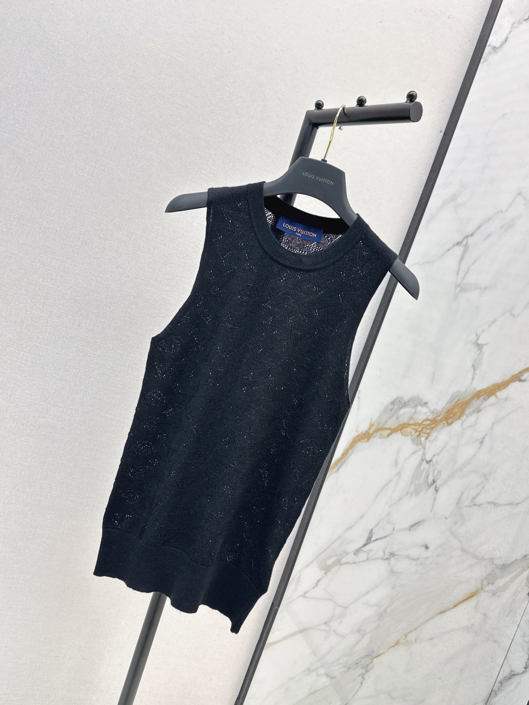 Louis New sleeveless vest