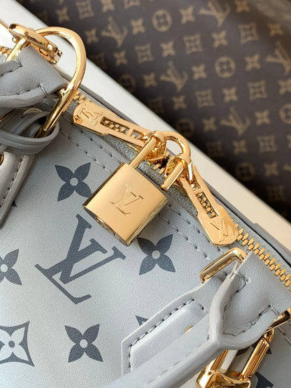 New 💯 ladies' bags