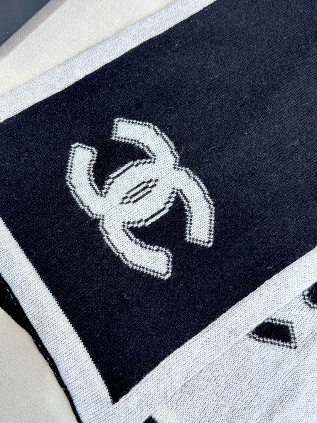 Chan High end knitted patchwork scarf