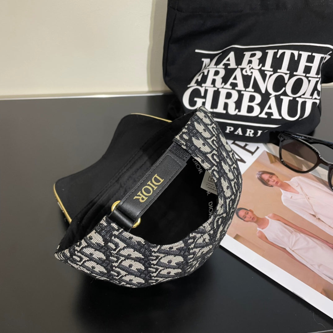 CD New embroidered baseball cap