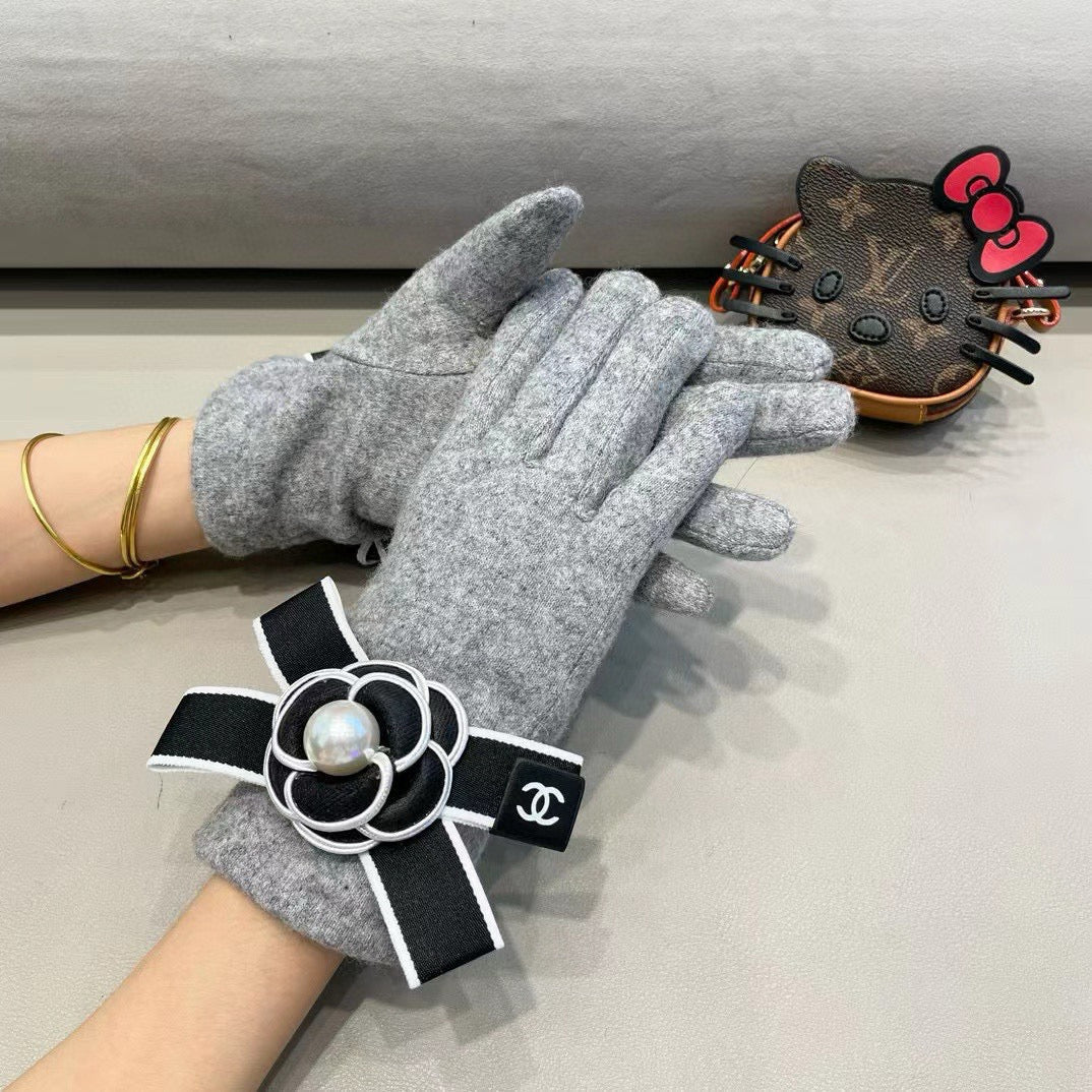 Chan wool gloves