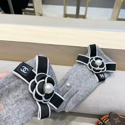 Chan wool gloves