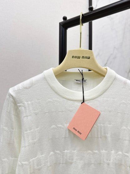 Miu NEW Knit a sweater