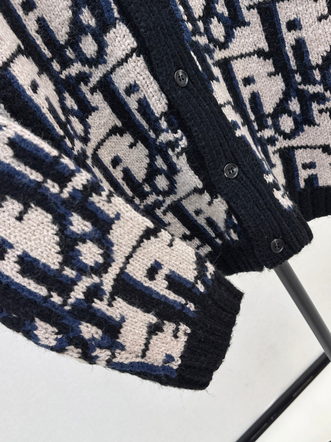 CD New knitted cardigan