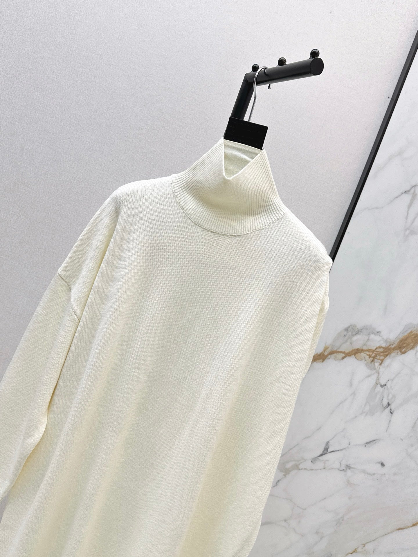 Max NEW Wool knitted sweater