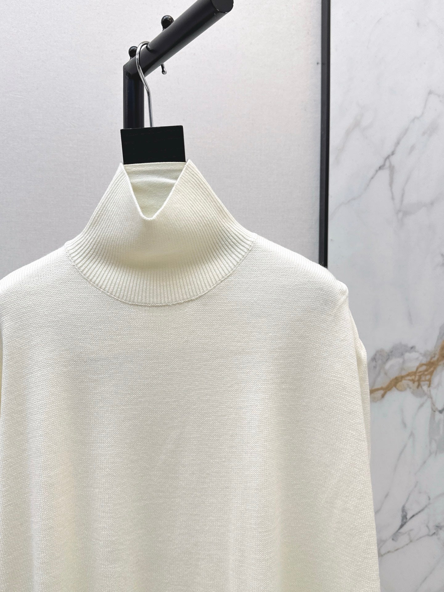 Max NEW Wool knitted sweater