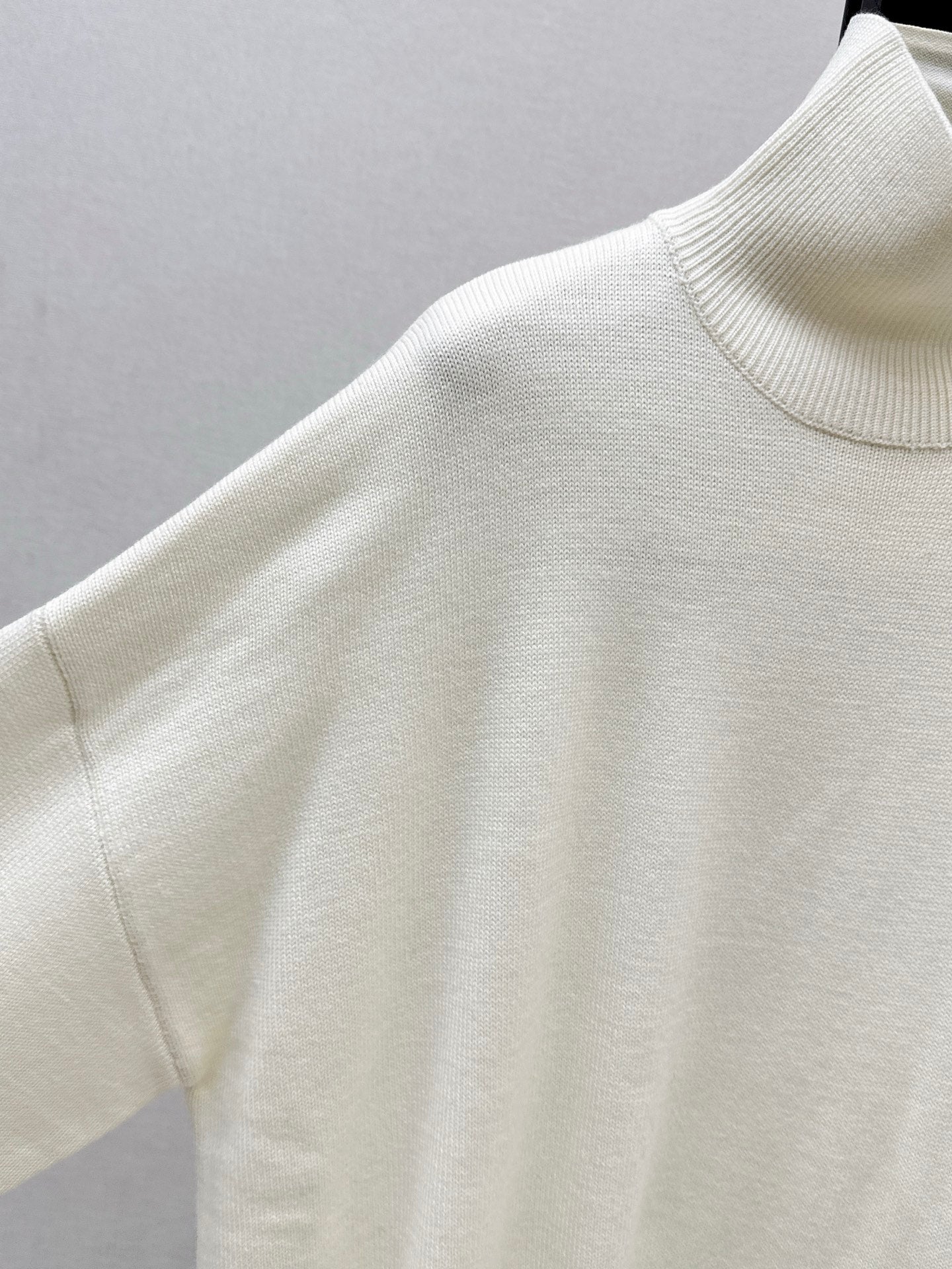 Max NEW Wool knitted sweater