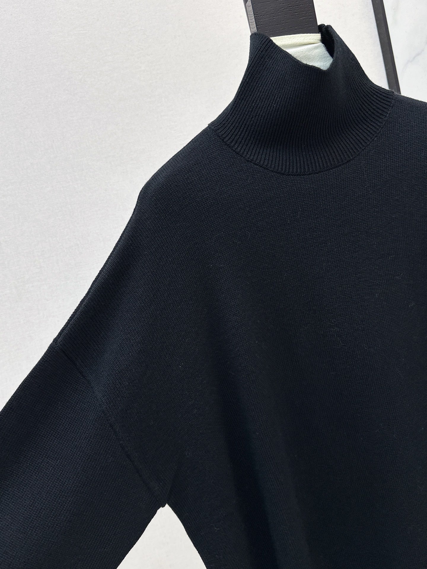 Max NEW Wool knitted sweater