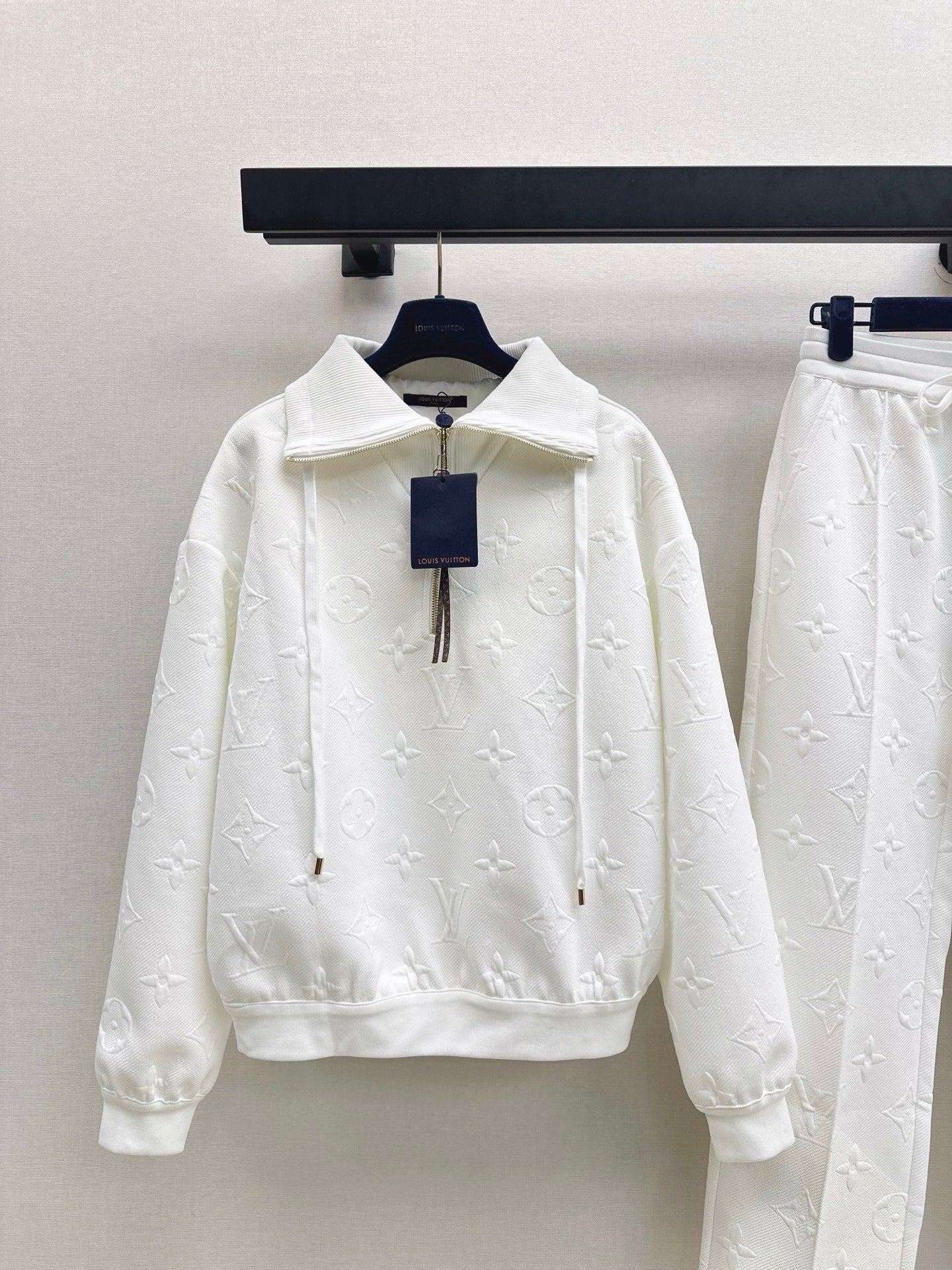 Louis NEW Letter-embossed sweatshirt