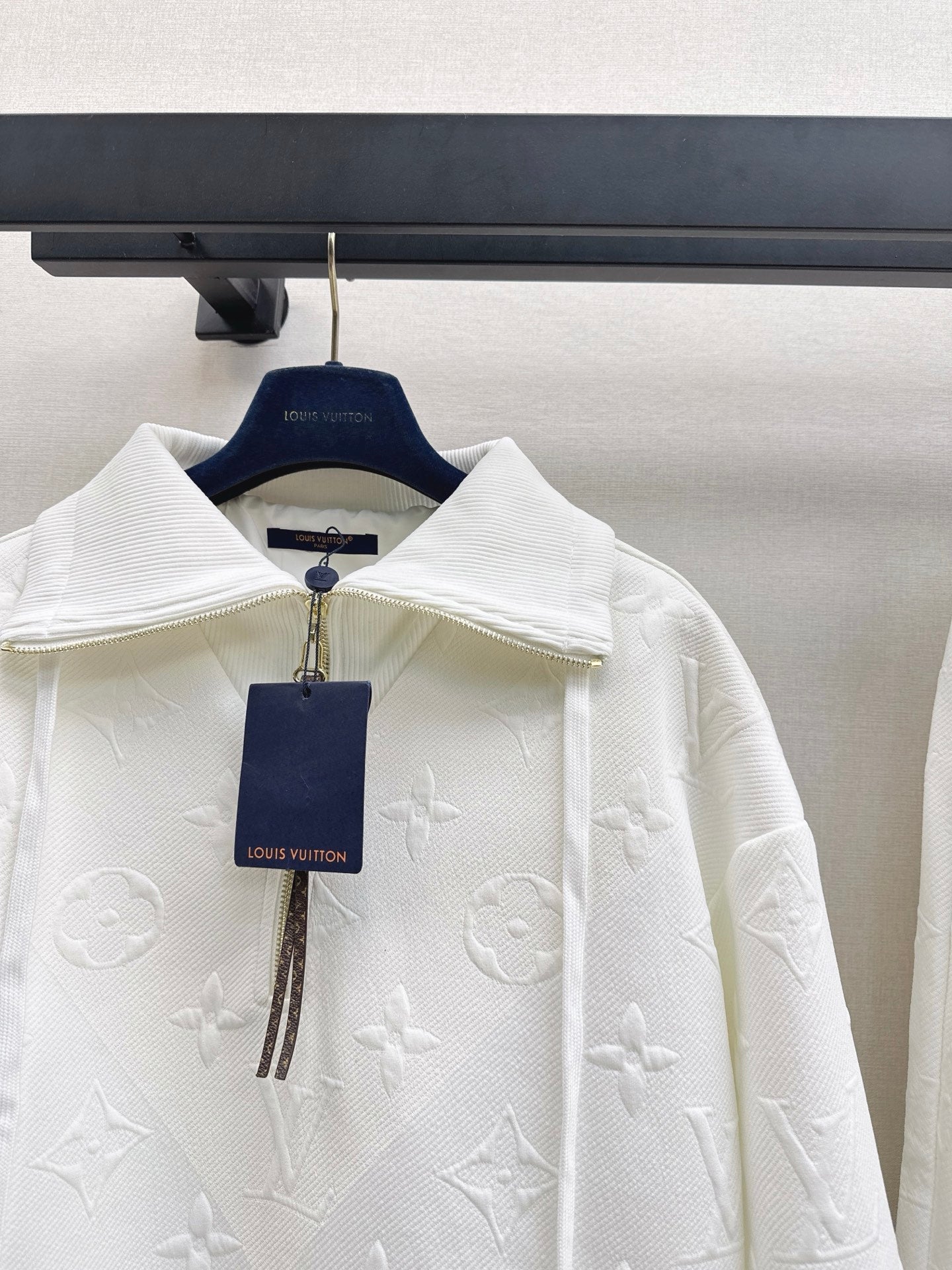 Louis NEW Letter-embossed sweatshirt