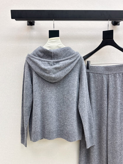 Loe NEW knitted suit