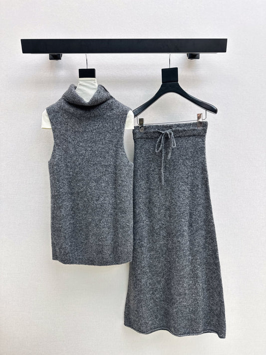 Loro NEW knitted suit