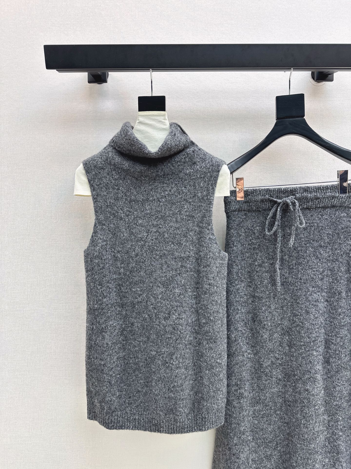 Loro NEW knitted suit