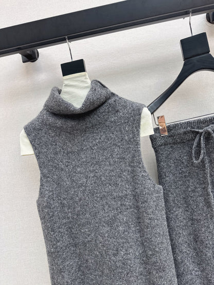 Loro NEW knitted suit