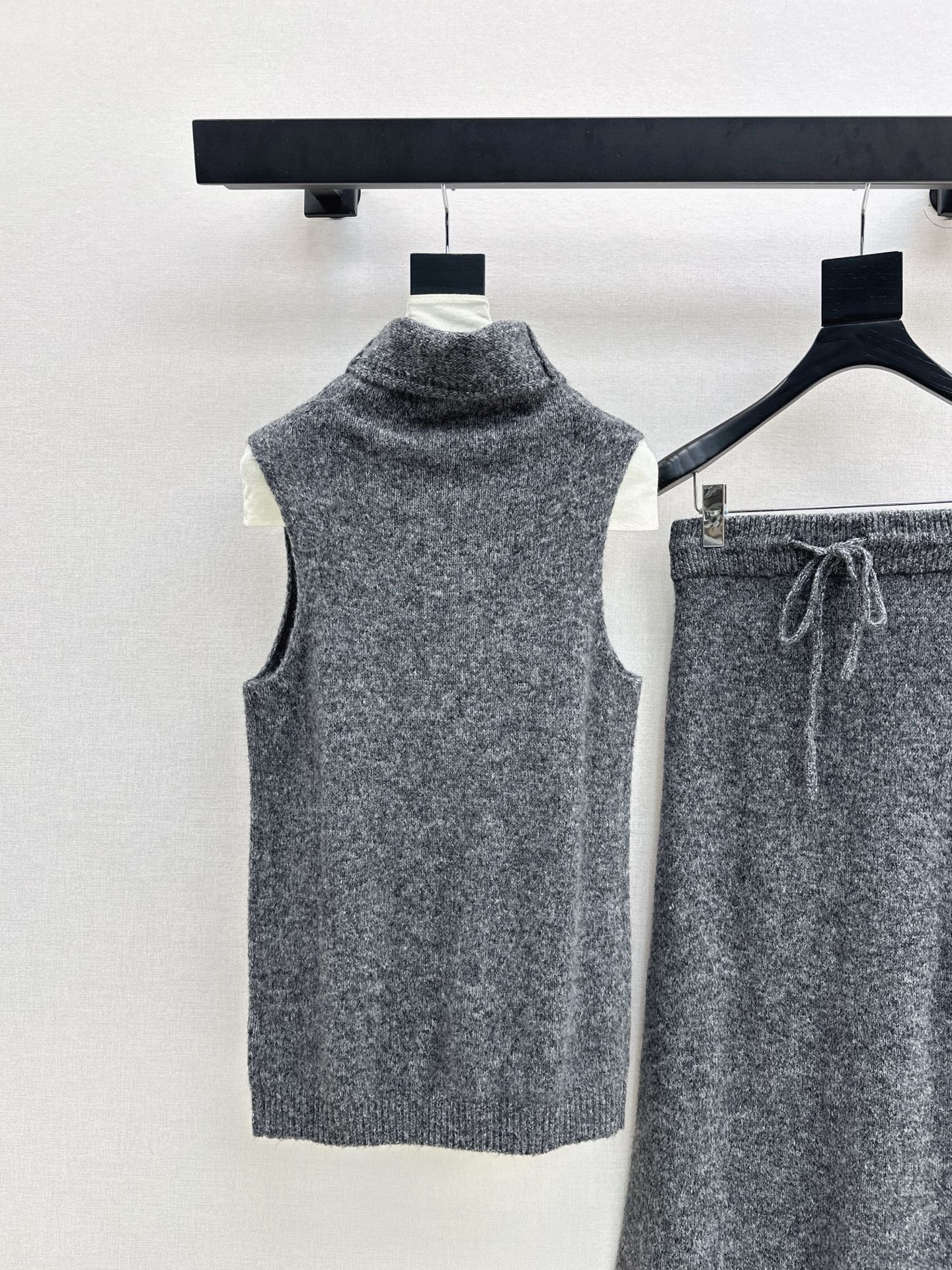 Loro NEW knitted suit