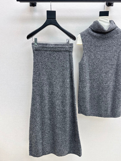 Loro NEW knitted suit