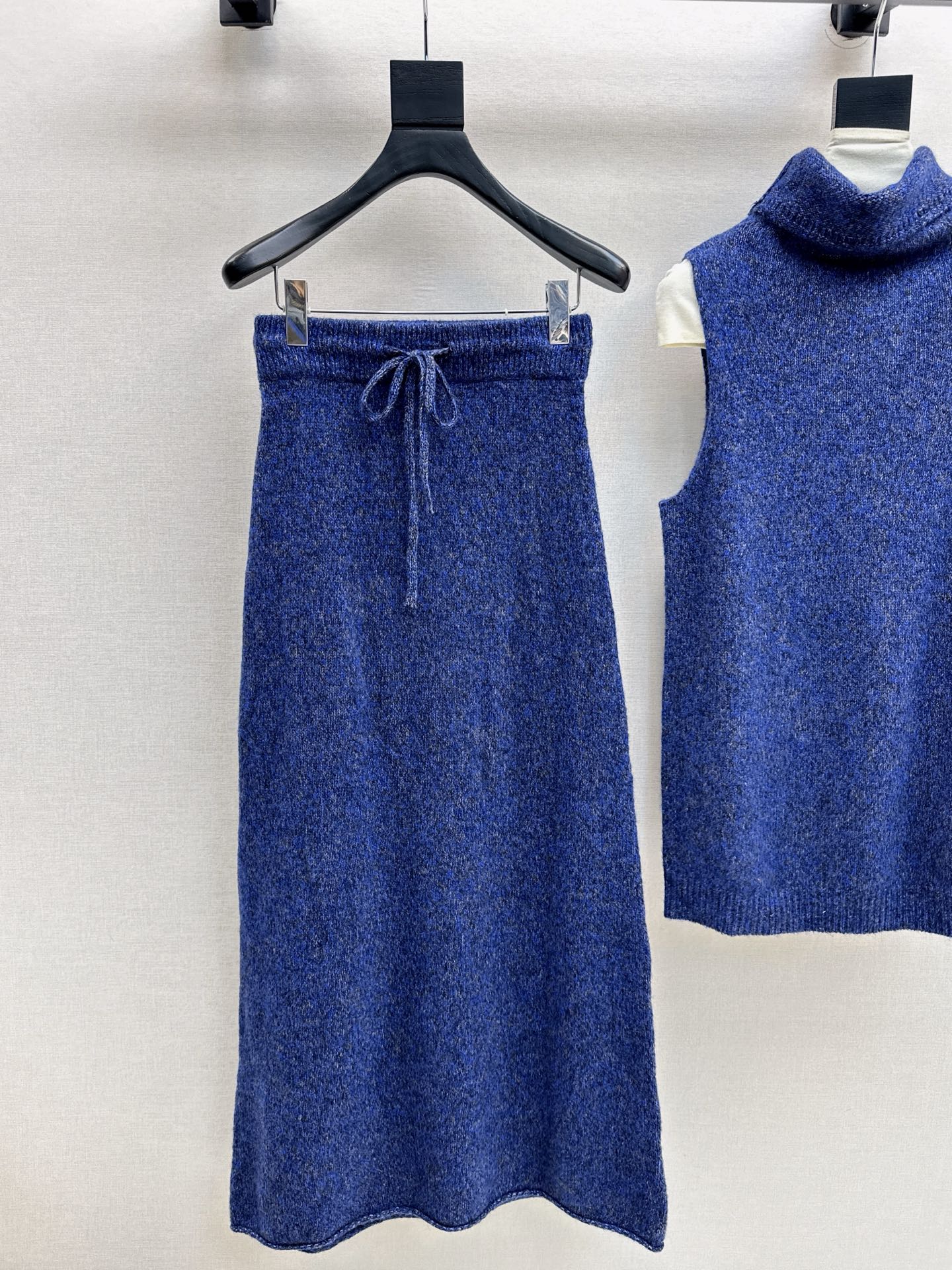 Loro NEW knitted suit