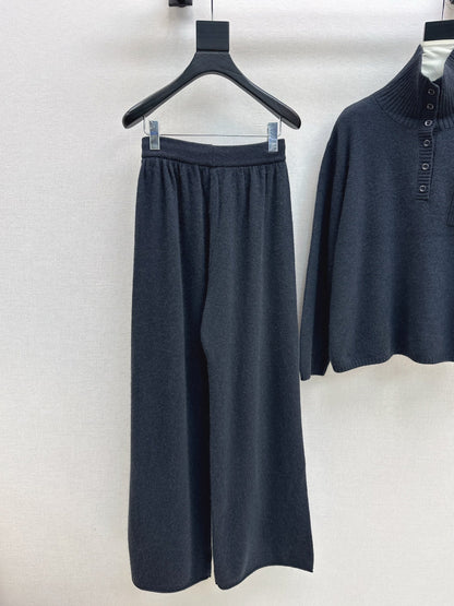 Max NEW knitted suit