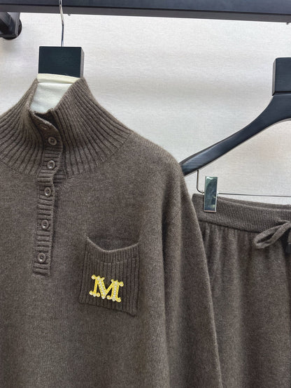 Max NEW knitted suit