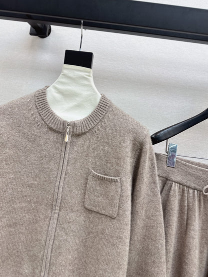 Loro NEW knitted suit