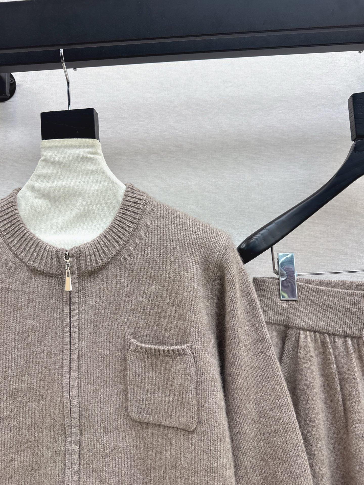 Loro NEW knitted suit