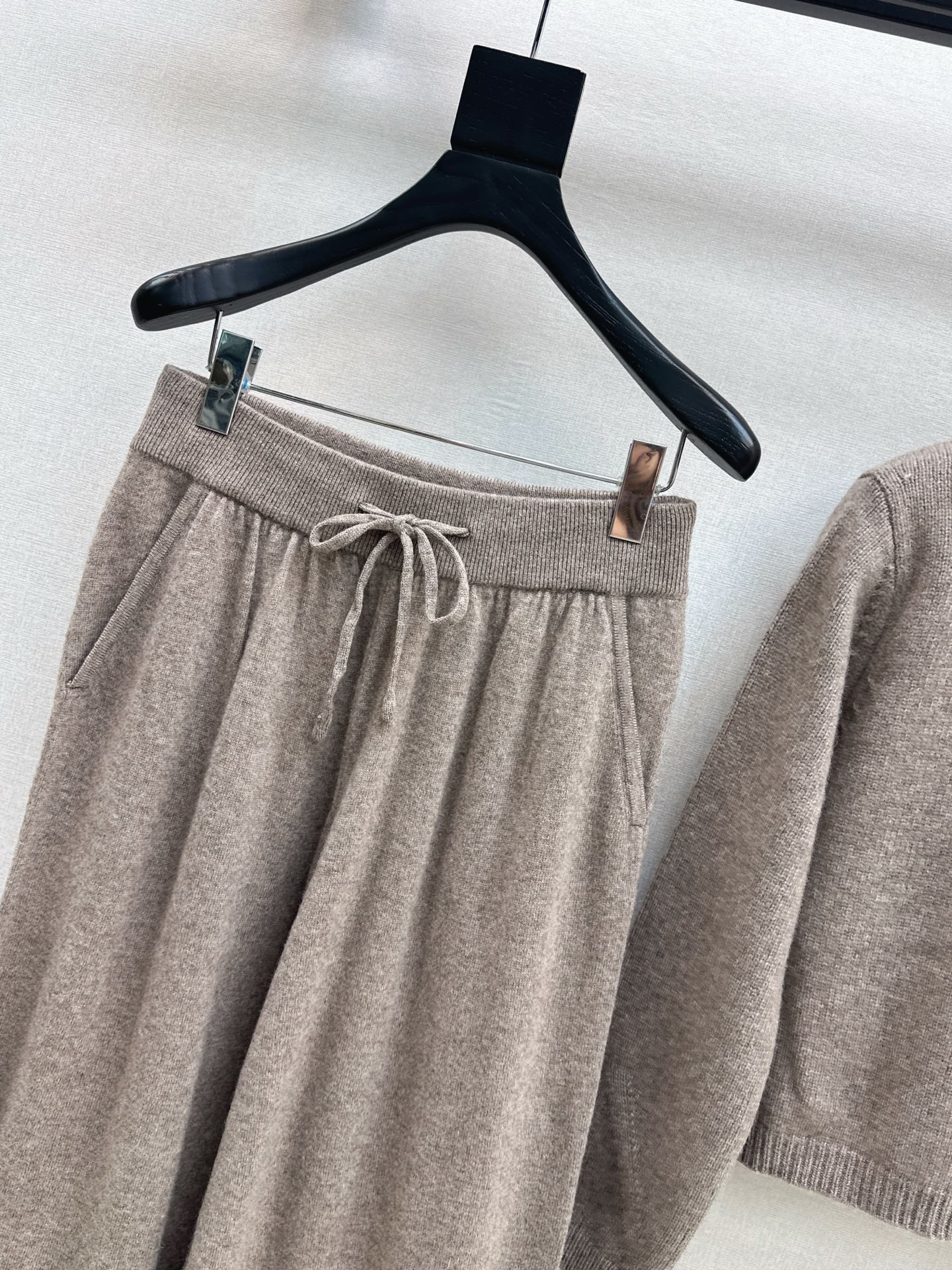 Loro NEW knitted suit