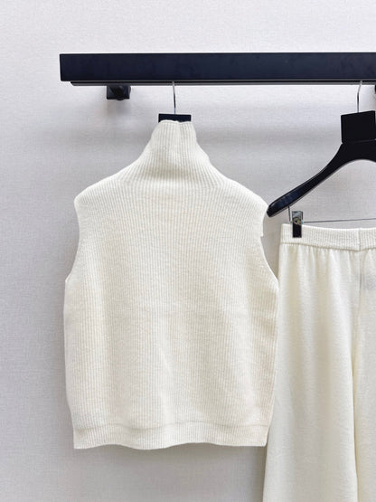 Chan NEW sleeveless knitted suit