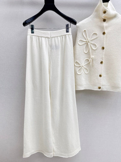 Chan NEW sleeveless knitted suit